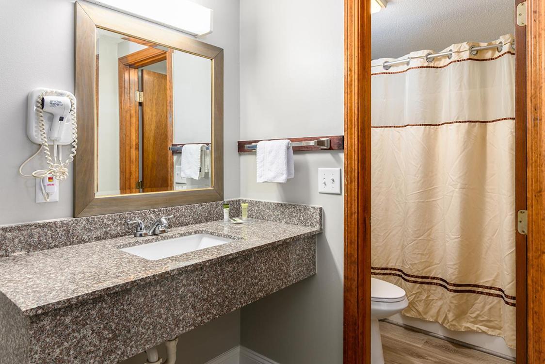 Captains Quarters Motel & Conference Center Eastham Buitenkant foto